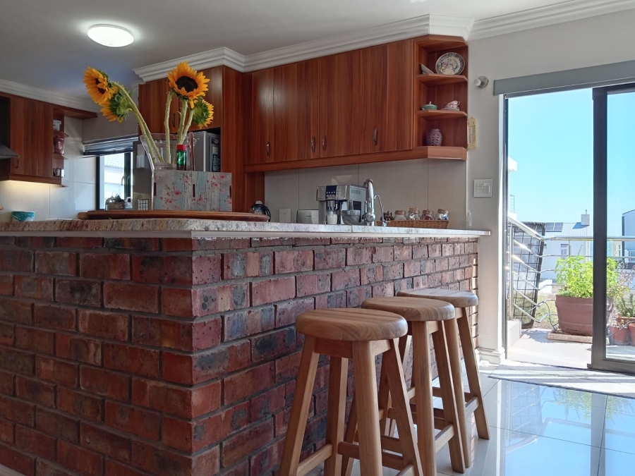To Let 2 Bedroom Property for Rent in Calypso Beach Western Cape
